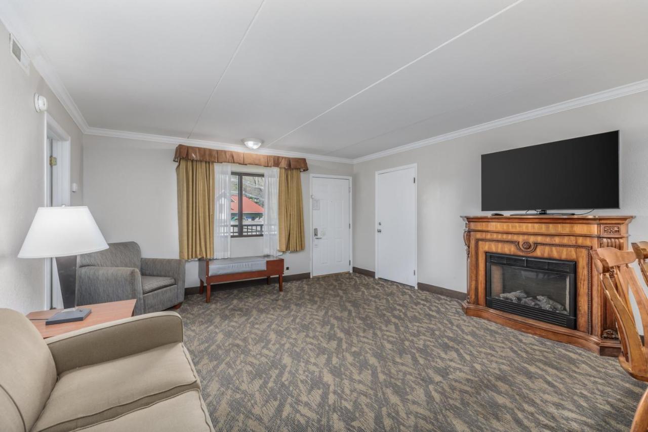 Crossroads Inn & Suites Gatlinburg Esterno foto