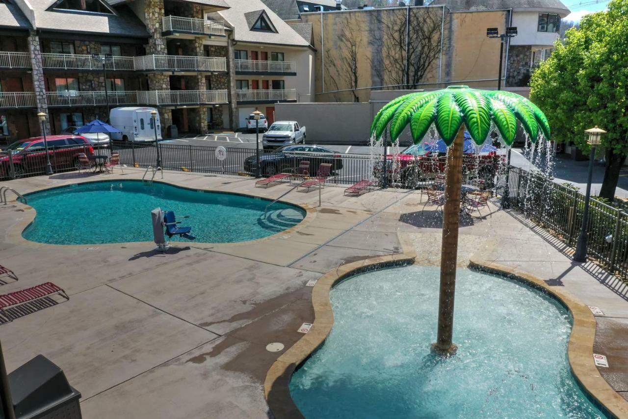 Crossroads Inn & Suites Gatlinburg Esterno foto