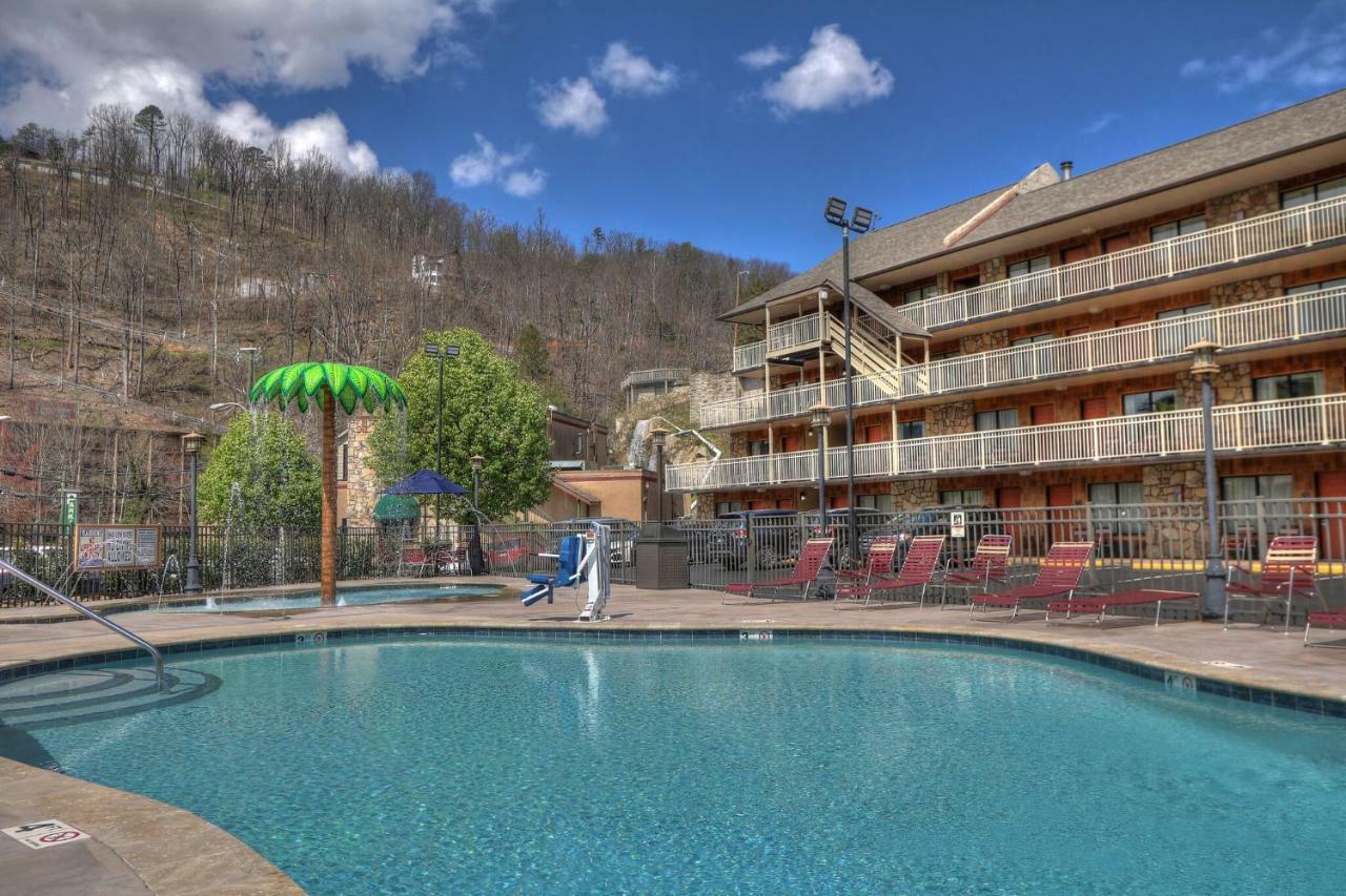 Crossroads Inn & Suites Gatlinburg Esterno foto
