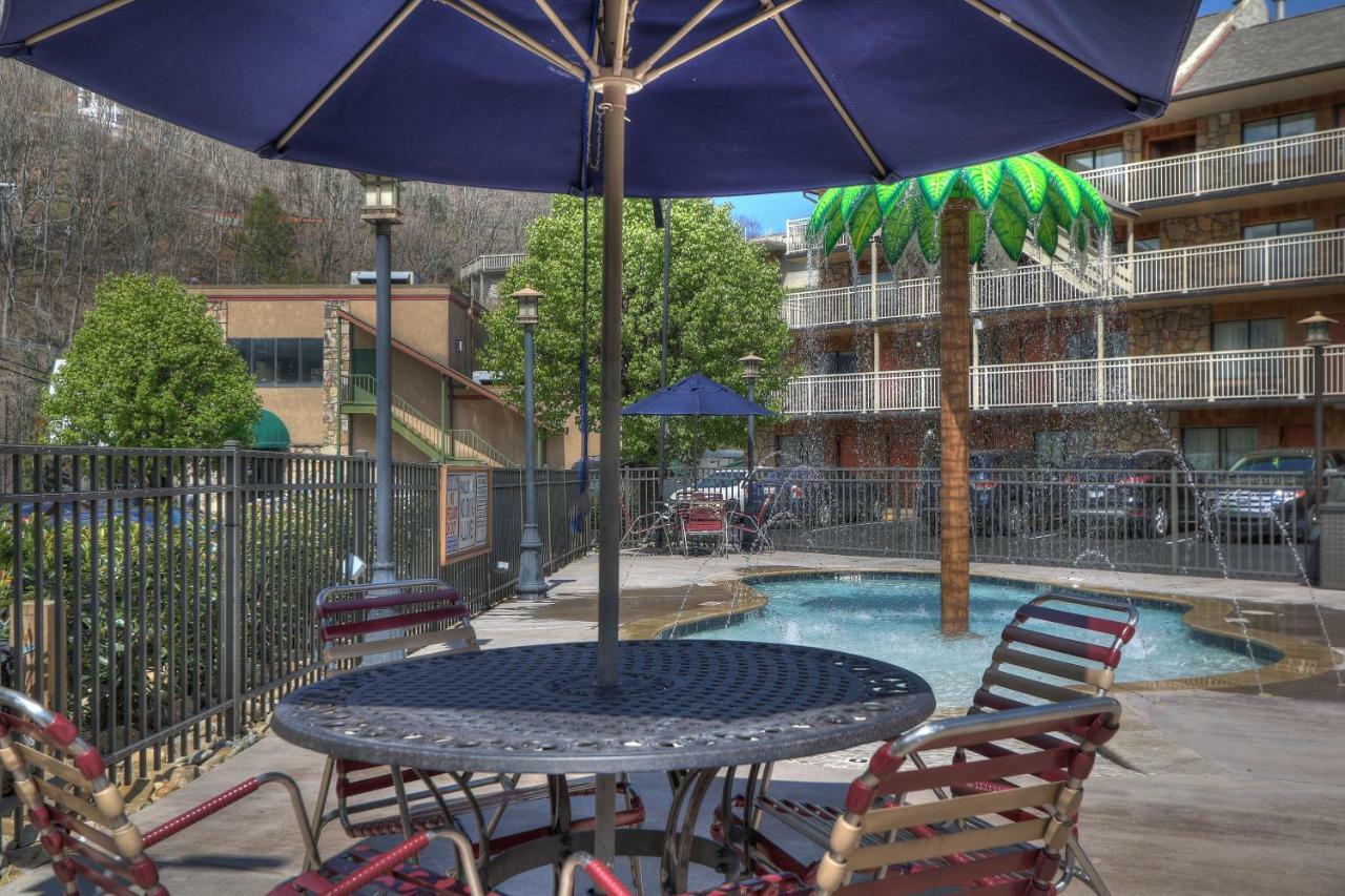Crossroads Inn & Suites Gatlinburg Esterno foto