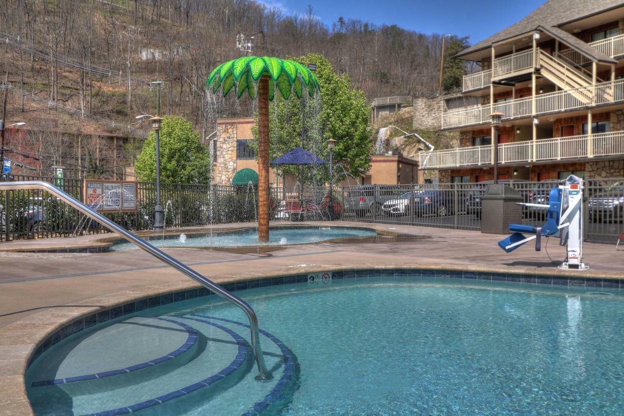 Crossroads Inn & Suites Gatlinburg Esterno foto