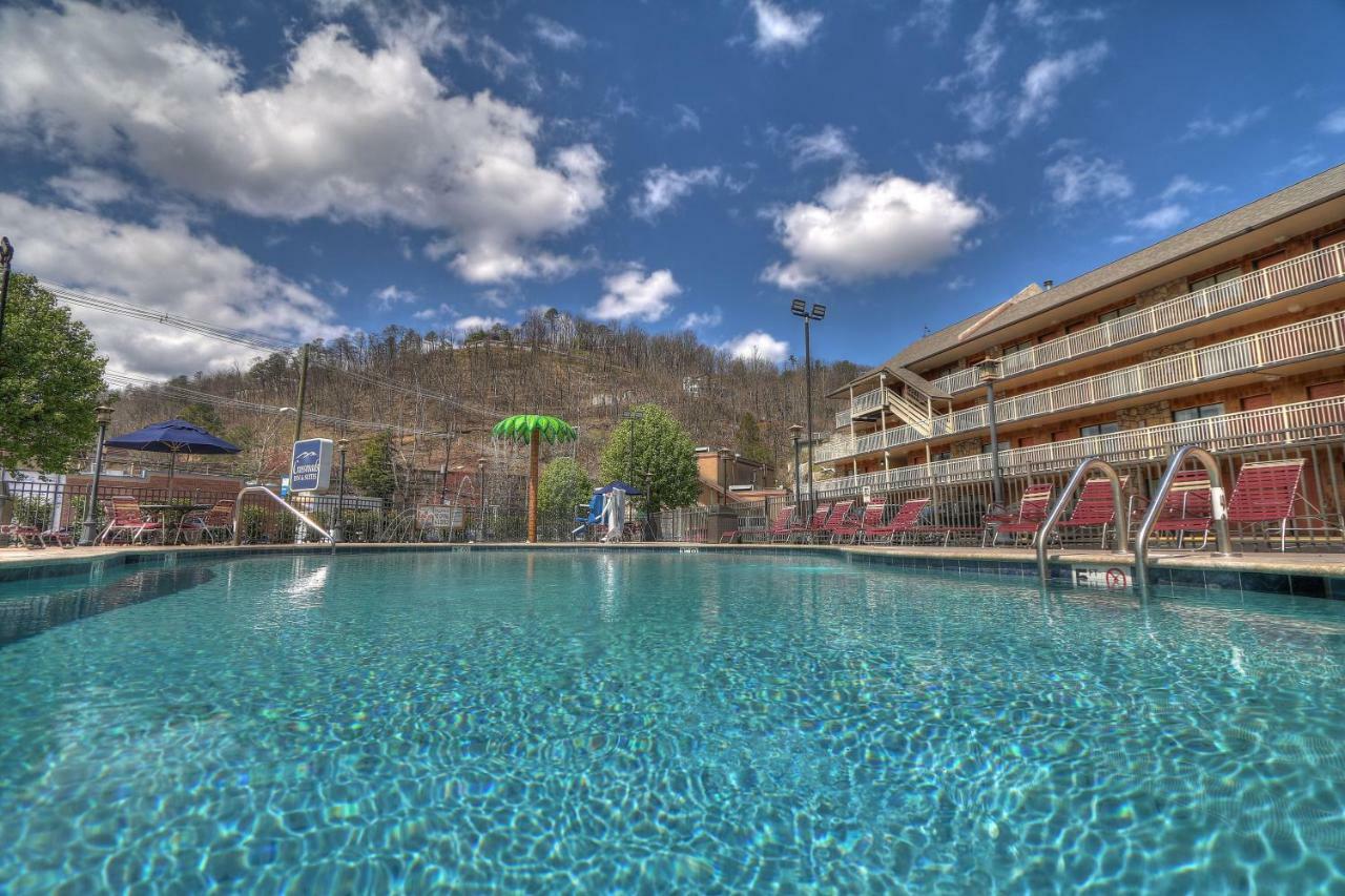 Crossroads Inn & Suites Gatlinburg Esterno foto