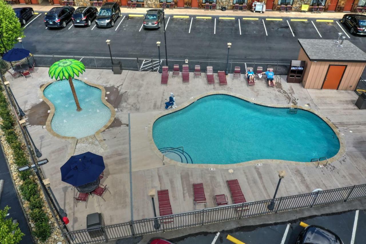 Crossroads Inn & Suites Gatlinburg Esterno foto