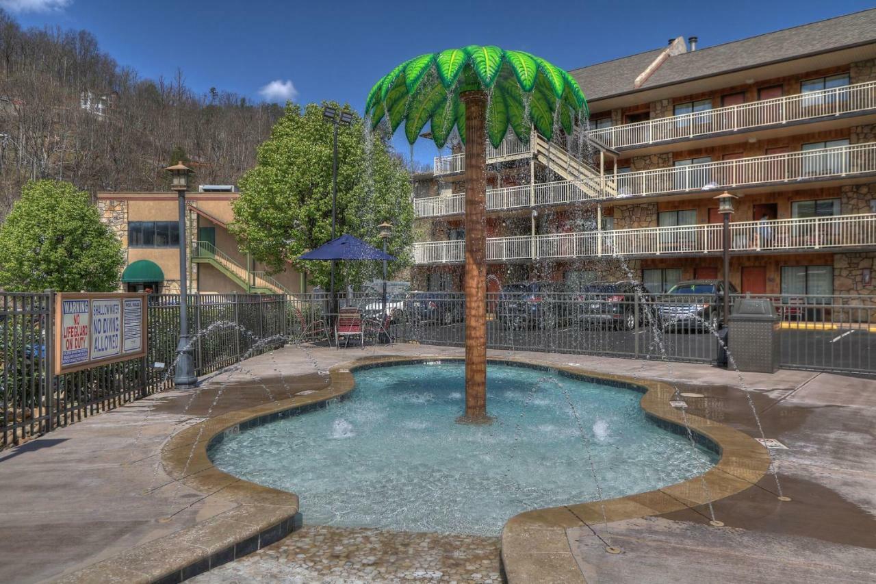 Crossroads Inn & Suites Gatlinburg Esterno foto