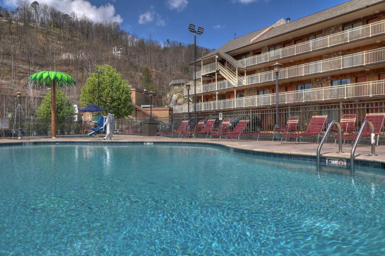 Crossroads Inn & Suites Gatlinburg Esterno foto