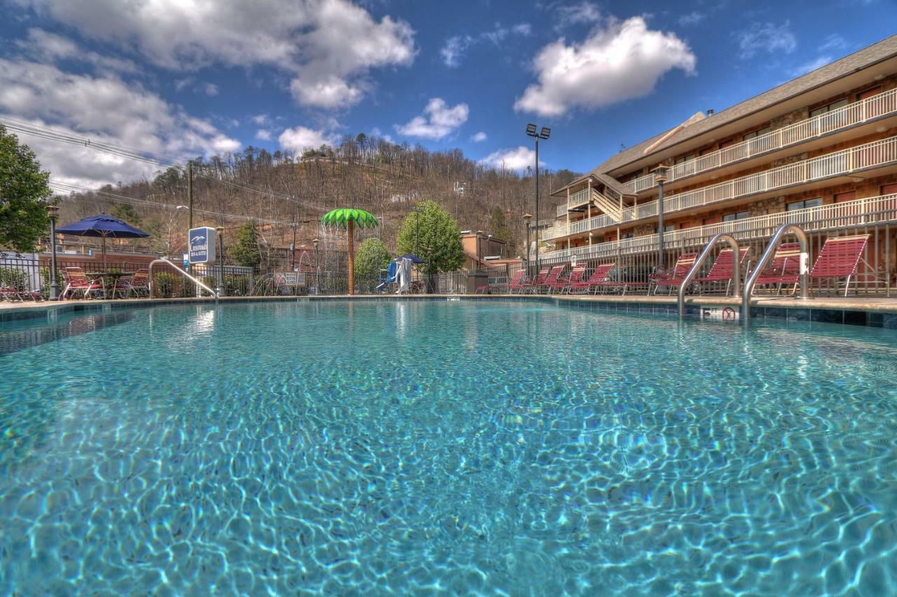 Crossroads Inn & Suites Gatlinburg Esterno foto